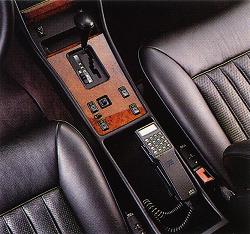 C-Netz Autotelefon AEG Olympia im Mercedes W124
