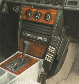 Mercedes W201 190 mit Motorola 451 C-Netz Werkseinbau Autotelefon